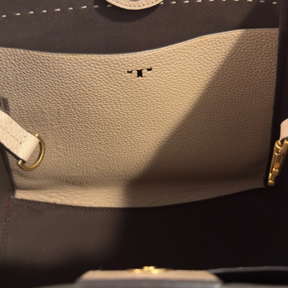 Tory Burch McGraw Triangular Pebbled Leather Tote. Color: Tiramisu - Picture 5 of 15